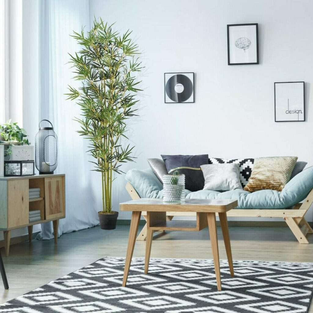 bambù artificiale nella decorazione del soggiorno