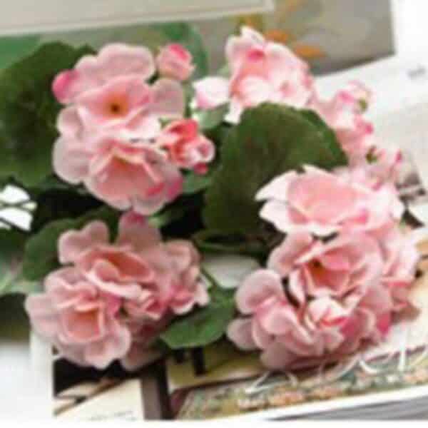 Bouquet artificiale di gerani rosa