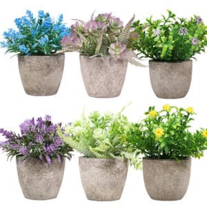 6 piante artificiali di diversi colori in un vaso grigio