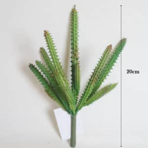 Foto di un piccolo cactus artificiale con 7 rami