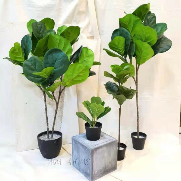 Ficus artificiale di grandi dimensioni per il suo salotto, quattro piante e relativi vasi.